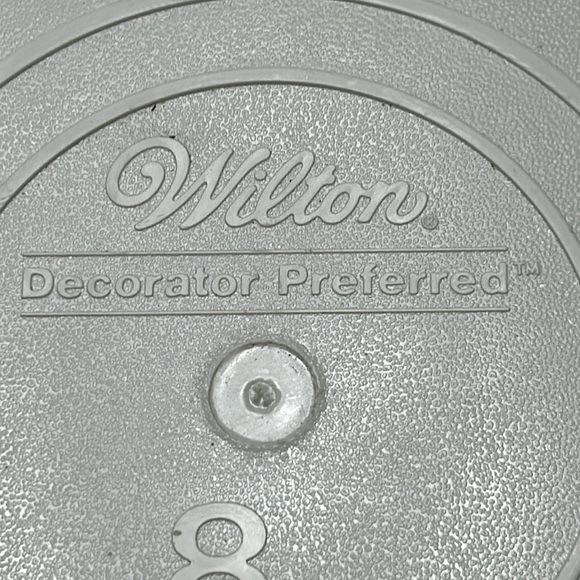 Wilton plastic decorators plates. 13” and 8” - Picture 5 of 7